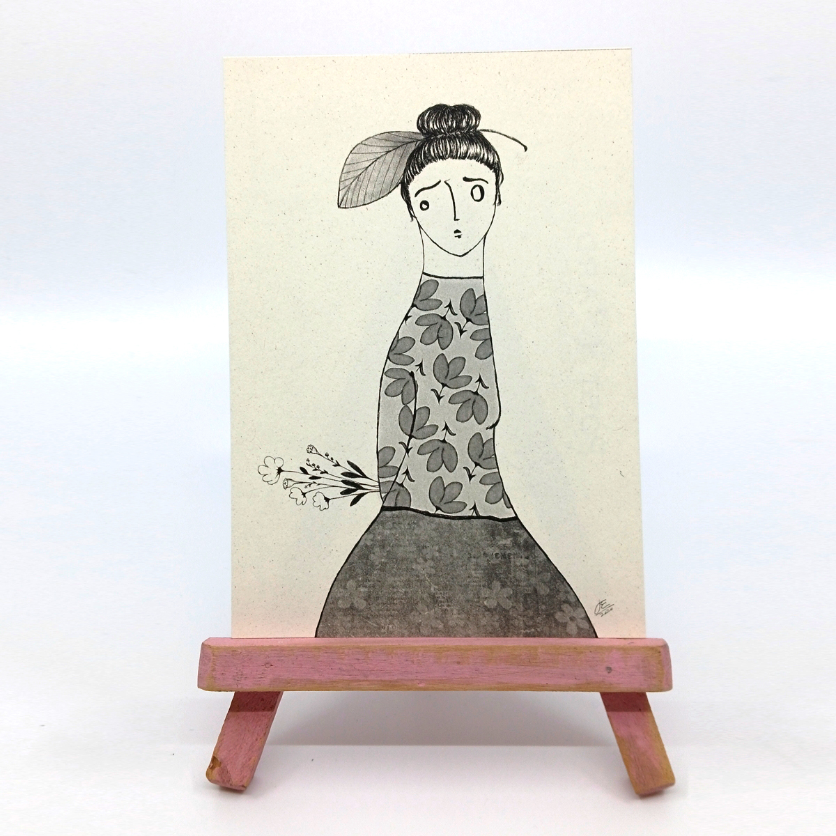 Joven-con-hoja-en-cabeza